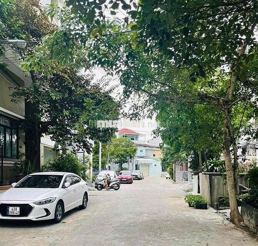 Nhà đẹp 3 tầng 3 mê lệch kiệt ô tô trước nhà