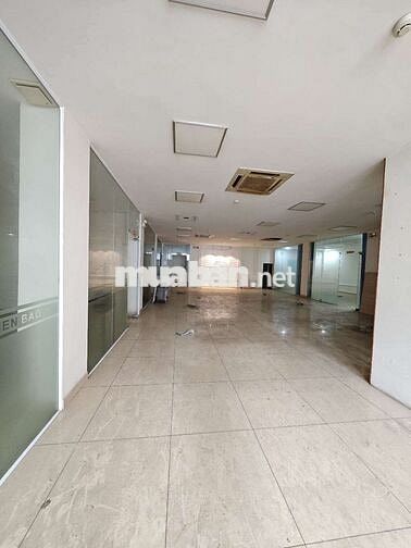 TÒA NHÀ 6 TẦNG - THANG MÁY - HƠN 20P KÍNH - ĐƯỜNG 20M