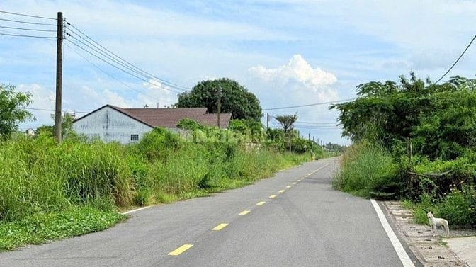 Bán đất làm nhà vườn nghỉ dưỡng,mặt tiền đường nhựa 6m, cách hồ Bà Tô 