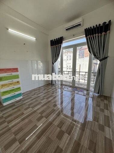 Phòng máy lạnh sạch đẹp giáp Q10, gần vòng xoay Lê Đại Hành