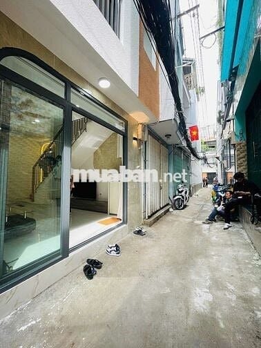 Xe hơi đỗ cửa 32/20 UNG VĂN KHIÊM 5.5 X 7.9 - 41M2 - 3PN hướng Nam