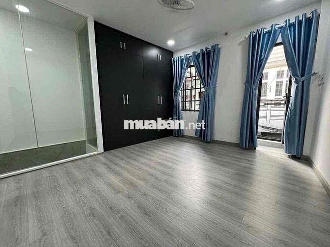 Mặt tiền hẻm thông 2 phút đi quận 1