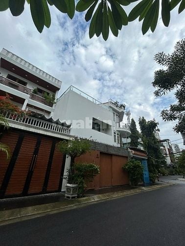 Bán biệt thự Thảo Điền 8 x 20m. 3 tầng. Giá bán 43,9 tỷ