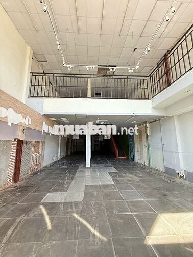 Tâm điểm chú ý - MT Lê Văn Sỹ vỉa hè cực dài có 1-0-2 tại tuyến đường!