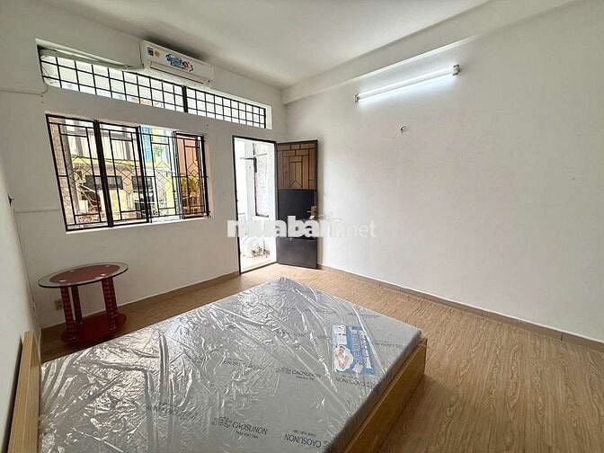 NEW CĂN 1PN BAN CÔNG LỚN, TÁCH BẾP FULL NỘI THẤT GẦN NGÃ TƯ HÀNG XANH