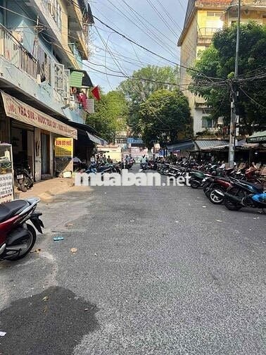 Tầng Trệt 3 Mặt tiền dể buôn bán