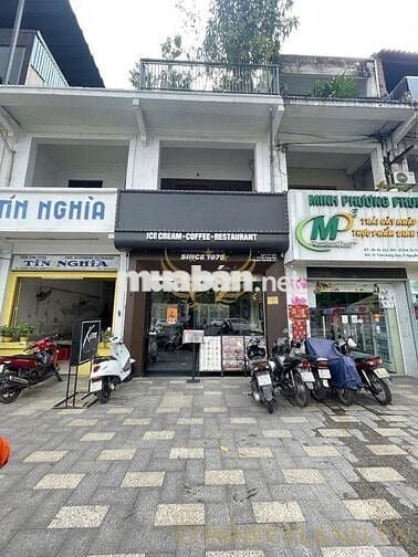 Nhà Mặt Tiền Trần Hưng Đạo, Quận 1 - 1 trệt, 1 lầu trống suốt