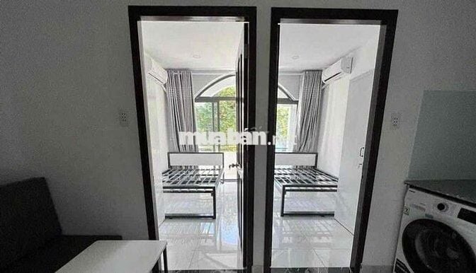 Căn hộ 2 phòng ngủ, bancol,  mặt tiền Vĩnh Hội Q4, tiện đi quận 1