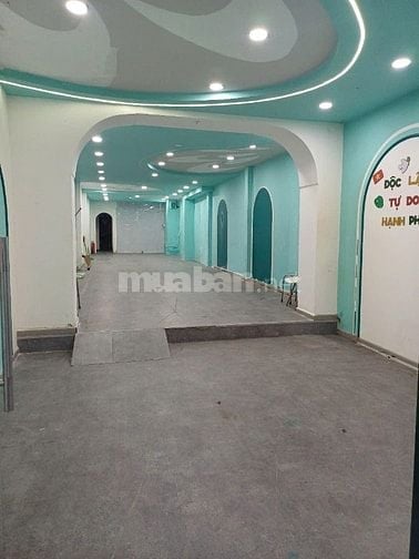 Cho thuê nhà mặt tiền đẹp còn 1 căn duy nhất , số 576 đường 3/2 P14 Q1