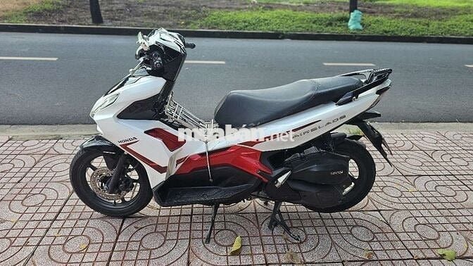 Xe máy Honda Air Blade 125 trắng đỏ 2020