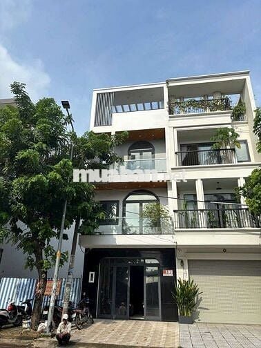 Nhà mặt tiền đường sầm uất 6 x 20 có 6pn 6wc sân thượng