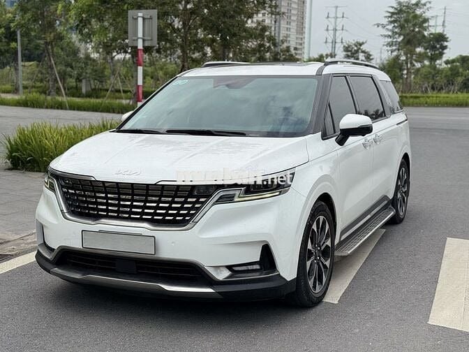 Kia Carnival Signature 2.2D 2022 model 2023