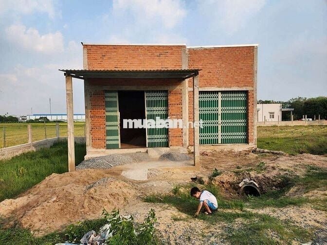 DT 330m2 có 2 căn nhà liền kề, 1 miếng đất, xã Đức Lập.SHR chính chủ