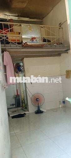 Phòng trọ dưới đất có gác lững,giờ tự do,có tolet riêng trong phòng