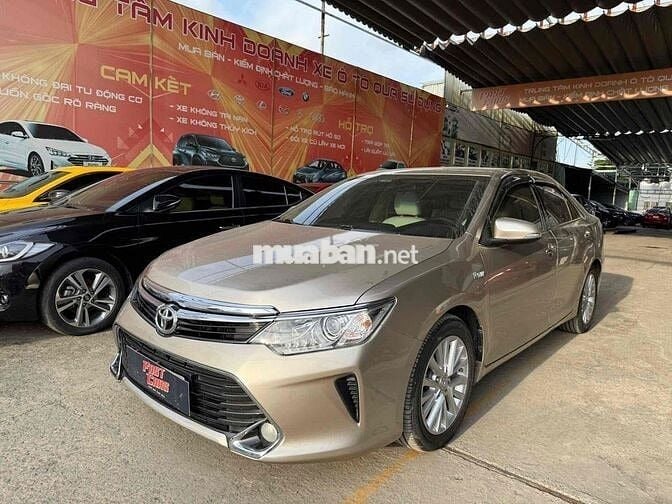 Toyota Camry 2016 2.0E trang bị sẵn nhiều đồ chơi