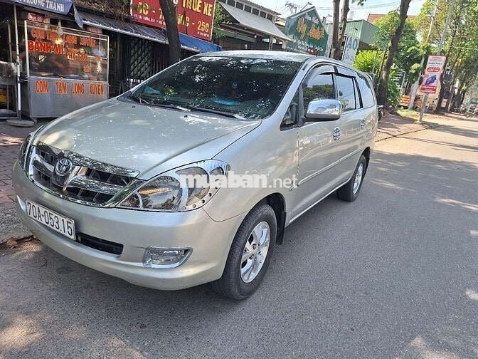 Toyota Innova 2007 số sàn màu bạc