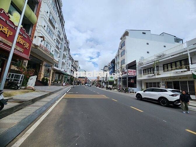 Cho thuê nhà nguyên căn mặt tiền đường Bùi Thị Xuân Phường 2 Đà Lạt