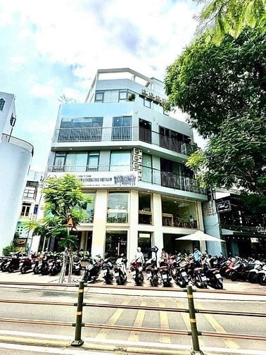 Giá 56,5 tỷ mặt tiền đường D2 (Nguyễn Gia Trí) ngang 10m x20m cần bán