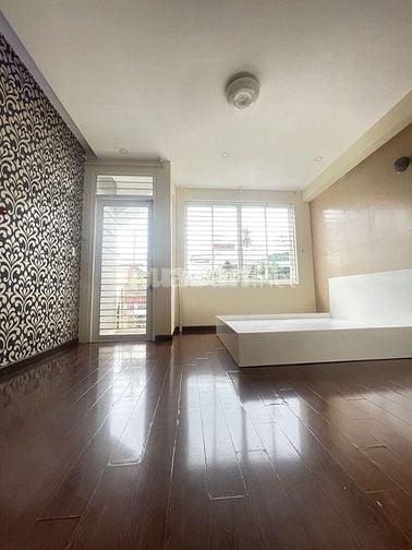 Ann cần share nguyên tầng 1 nhà riêng giá 5,6 triệu cho NVVP độc thân 