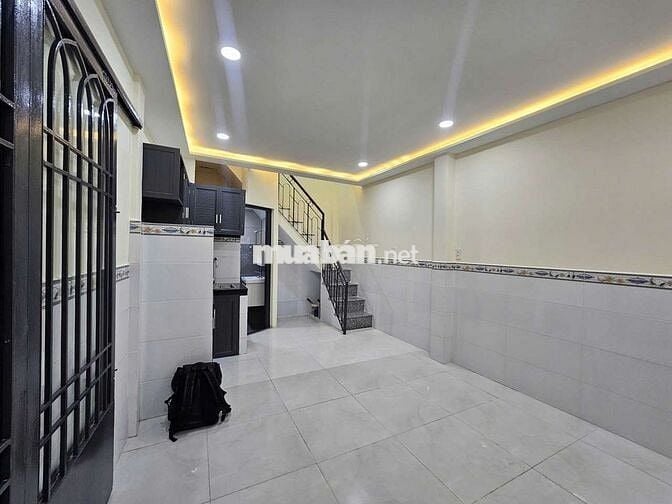 Q.6, Nhà mới đẹp 2 tầng, hẻm rộng, ô tô đổ cổng, giá rẻ