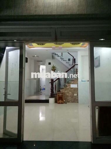 Nhà cho thuê có lầu 3 phòng gần cầu bà mẫn