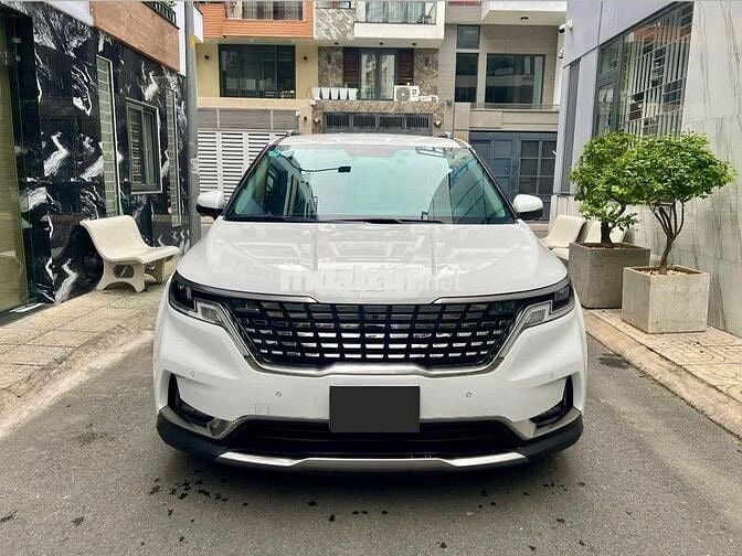 Kia Carnival 2024 Premium 2.2D 7S - 22,000 km.