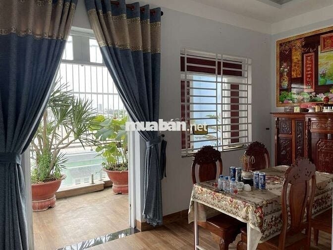 Bán nhà 4 phòng ngủ 73m2 ngay trung tâm Trầng Hưng Đạo Dĩ An giá 5,2t