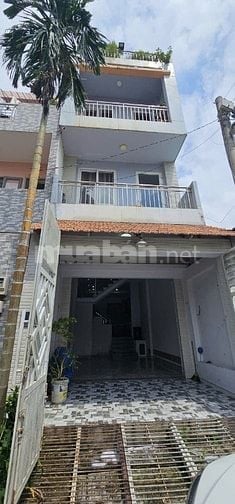 Nhà cho thuê, 3 lầu rộng rãi, 2 phòng ngủ, 3 toilet, hẻm xe hơi.