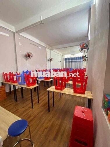 Phòng dạy học ~50m2  đang trống giờ