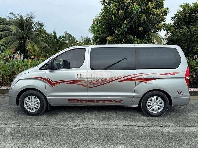 Ô tô Hyundai Starex số sàn 9 chổ máy dầu