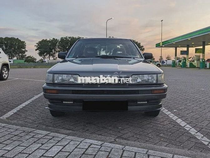 Toyota Camry 1990  - 100000 km