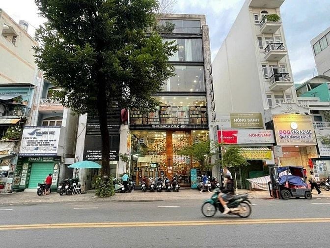 Bán gấp nhà 8,5x30m - MT Cao Thắng (gần Võ Văn Tần), Quận 3