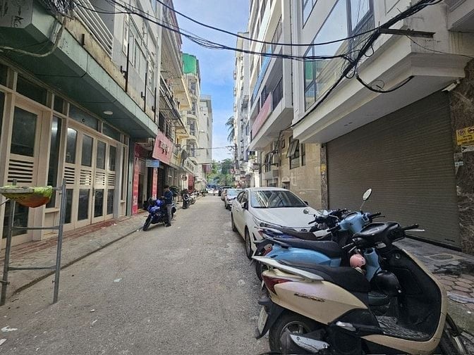 Bán nhà Hoàng Quốc Việt P/Lô ô tô tránh vỉa hè, Dt 65m2, 7t, mt 4.5m, 