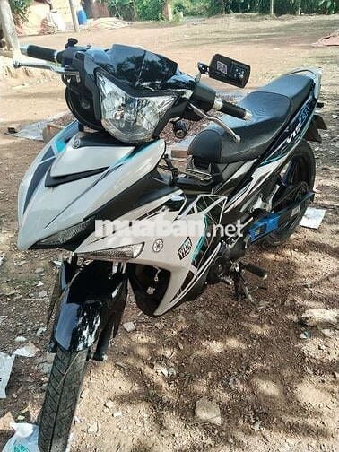 Xe máy Yamaha Exciter 150 trắng đen thể thao