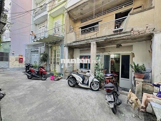 nhà nát làm quán cafe hoặc ở giáp q10