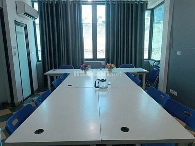 CHO THUÊ VĂN PHÒNG Ô TÔ ĐỔ CỬA 