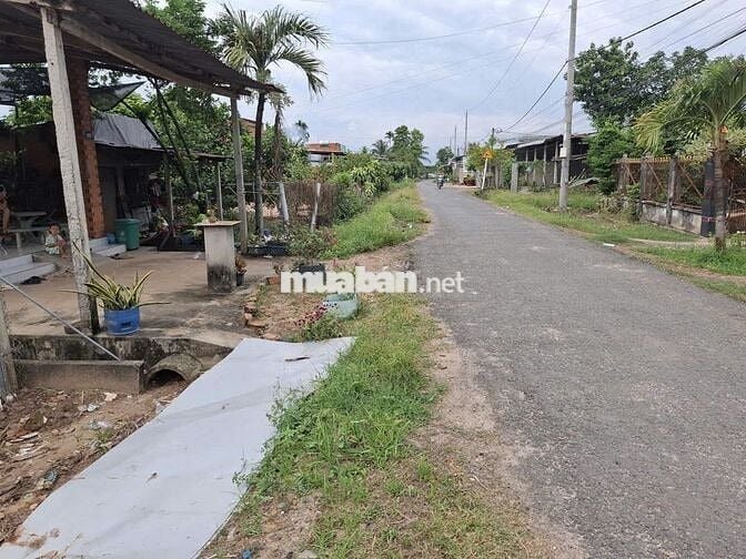 8m mặt tiền đường nhựa thông. Sổ sẵn, có thổ cư. 1,05 tỷ