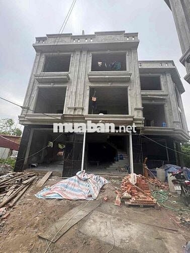 4,2 tỷ ô tô để gara nhà Gần đh Thể Dục Thể Thao