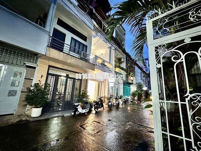 Nhà VIP Lê Quang Định – Hẻm Xe Hơi – 5PN Sân Thượng – 24Tr/Tháng