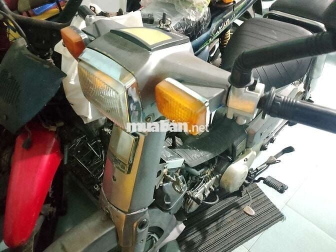 Xe máy Honda Cub 82 độ 100cc màu xám