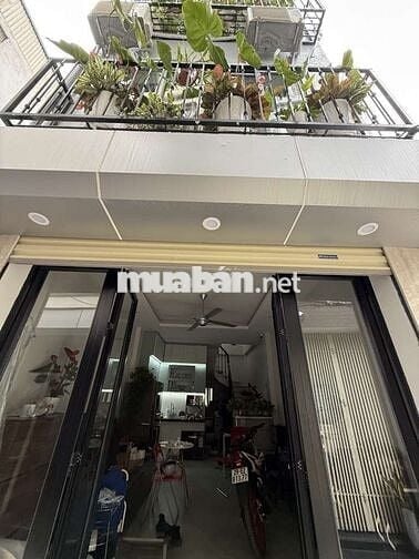 Bán nhà mới phường Ngọc Thuỵ, DT 32m, 3 tầng, Giá chỉ 5,5 tỷ