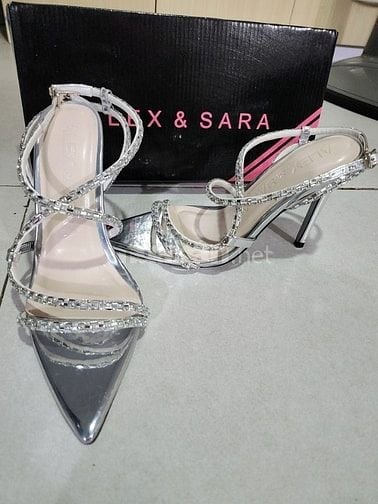 Pass lại đôi giày tiệc còn mới sang chảnh!