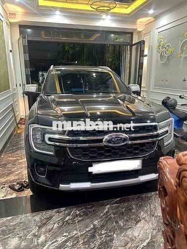 Ford Everest 2024 Titanium 2.0L 4x2 AT - 3000 km