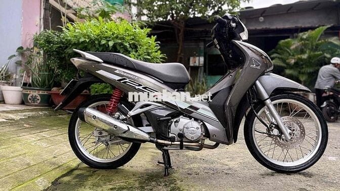 Xe số Honda Future 125i màu xám bạc