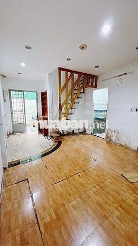 BẾN VÂN ĐỒN Q4- SÁT MT- 4 TẦNG- 27m2- 4PN- CHỈ 3 TỶ NHỈNH