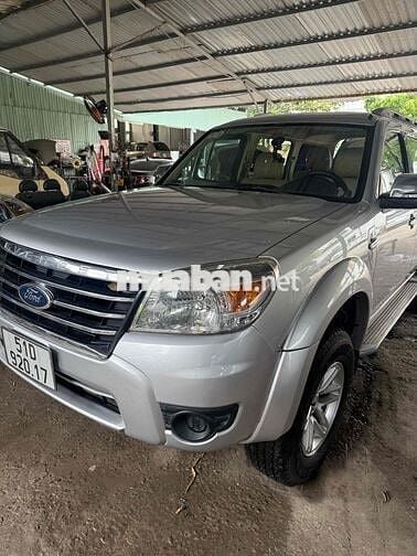 Ford Everest 2010 2.5L 4x4 MT - 115000 km