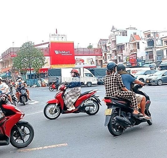 GẤP BÁN NHÀ 2 TẦNG-68M2 -CHỈ 3,4 TỶ - NGAY CHỢ DĨ AN 1