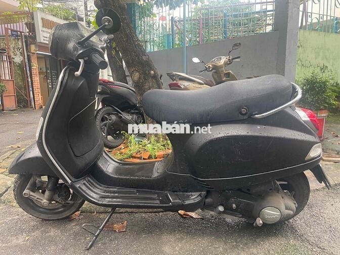 Xe Vespa Piaggio màu đen đã qua sử dụng