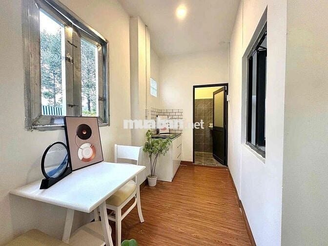 CHO THUÊ CHDV 2PN CỬA SỔ TRỜI NẰM SÁT BÊN QUẬN 1