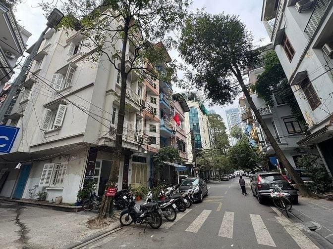 Nhà 4T P/Lô Võ Thị Sáu sát Hồ gần Mp vỉa hè oto tránh kd sầm uất